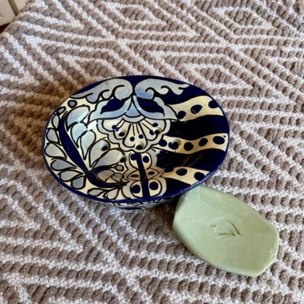 Pretty Two-Piece Talavera Oval Soap Dish with Drainage, Cobalt Blue and White